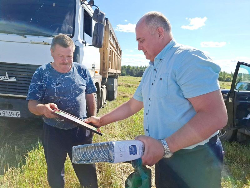 Костюковичские передовики жатвы получили награды от профсоюза