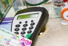 Сколько денег оставляют белорусы в магазинах за день: новые данные