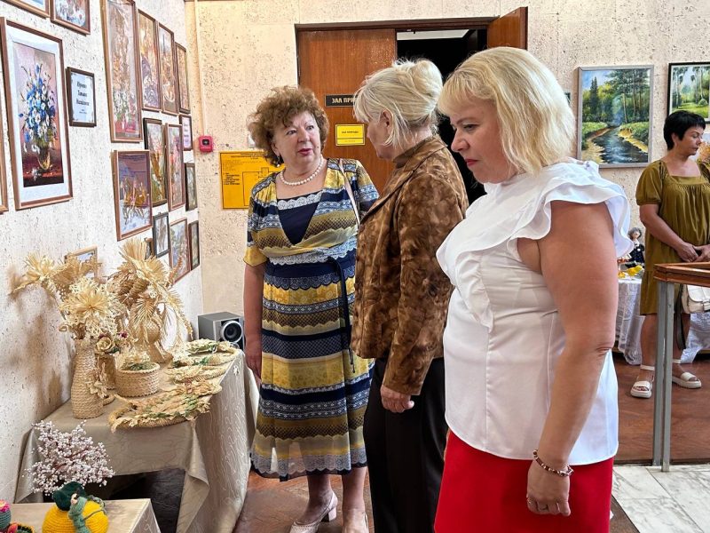 В Костюковичах открылась юбилейная выставка детской школы изобразительных искусств