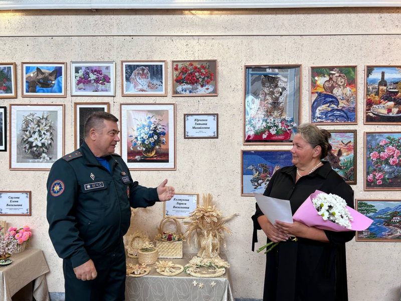 В Костюковичах открылась юбилейная выставка детской школы изобразительных искусств