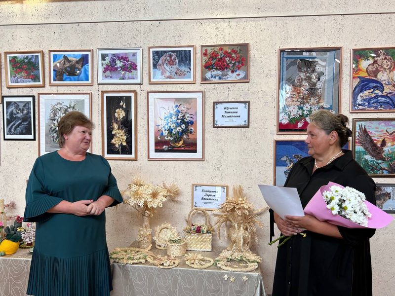 В Костюковичах открылась юбилейная выставка детской школы изобразительных искусств