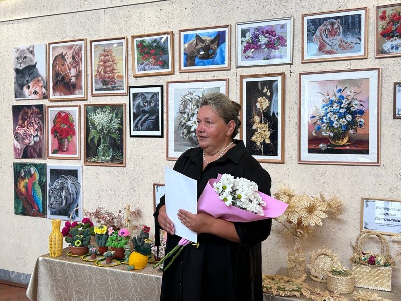 В Костюковичах открылась юбилейная выставка детской школы изобразительных искусств