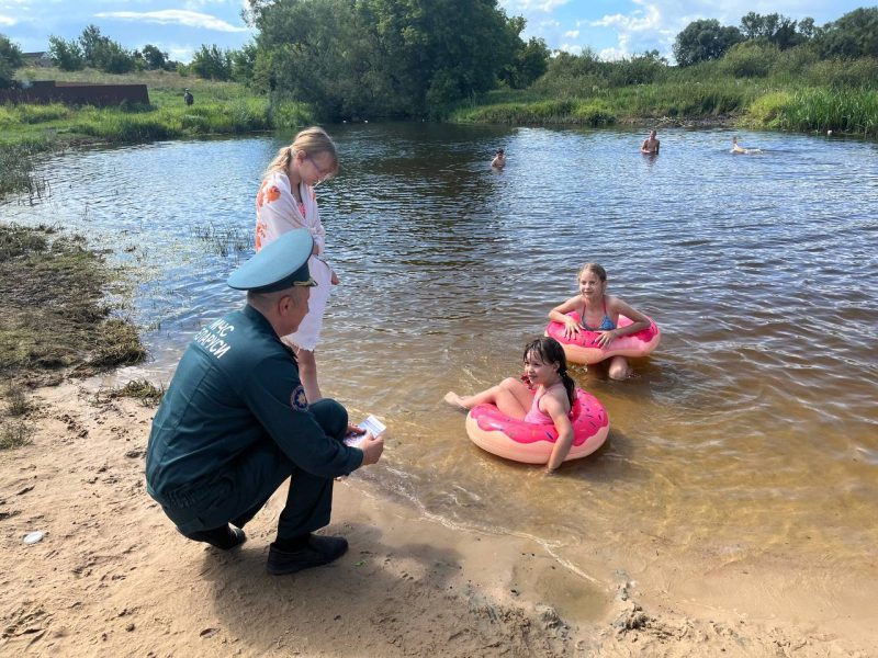 Летний патруль: костюковичские спасатели и молодежные активисты следят за безопасностью на воде