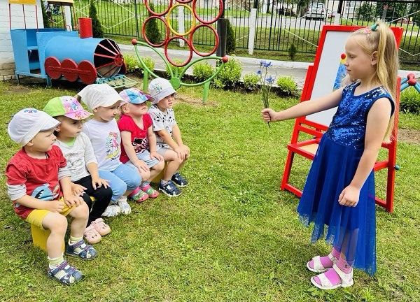 Челлендж "Краски полевых цветов" провели в детском саду №2