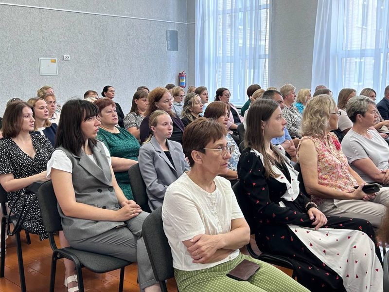 Современные тенденции и проблемные аспекты образования обсудили в Костюковичской средней школе № 2
