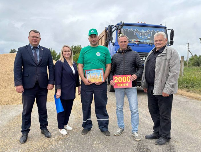 Отличились на жатве: кто пополнил список передовиков уборочной кампании на Костюковщине Отличились на жатве: кто пополнил список передовиков уборочной кампании на Костюковщине