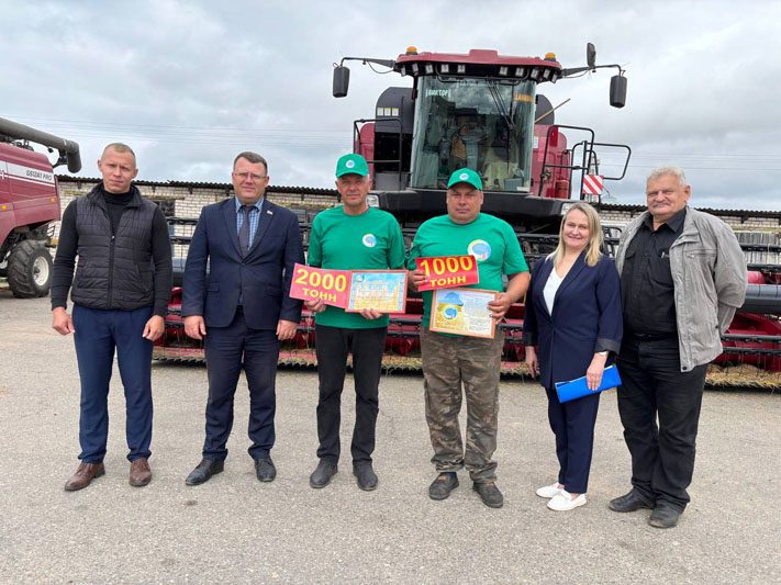 Отличились на жатве: кто пополнил список передовиков уборочной кампании на Костюковщине Отличились на жатве: кто пополнил список передовиков уборочной кампании на Костюковщине