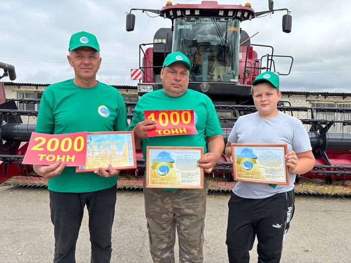 Отличились на жатве: кто пополнил список передовиков уборочной кампании на Костюковщине Отличились на жатве: кто пополнил список передовиков уборочной кампании на Костюковщине