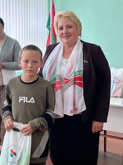 Костюковичские школьники получили подарки от РОО "Белая Русь"