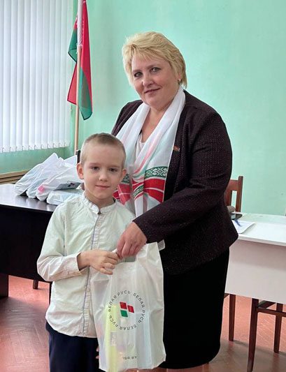 Костюковичские школьники получили подарки от РОО "Белая Русь"