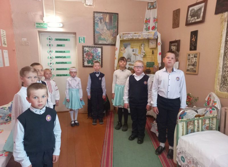 Исторический экскурс ко Дню народного единства прошел в Муравильской сельской библиотеке