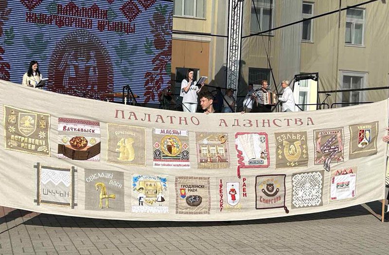 ФОТАФАКТ: Святочная Ліда ў аб'ектыве нашых карэспандэнтаў