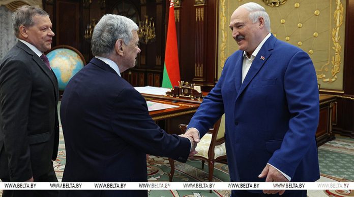 Лукашенко провел встречу с представителем Президента США Джоном Коулом