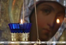 Православные верующие празднуют Рождество Пресвятой Богородицы