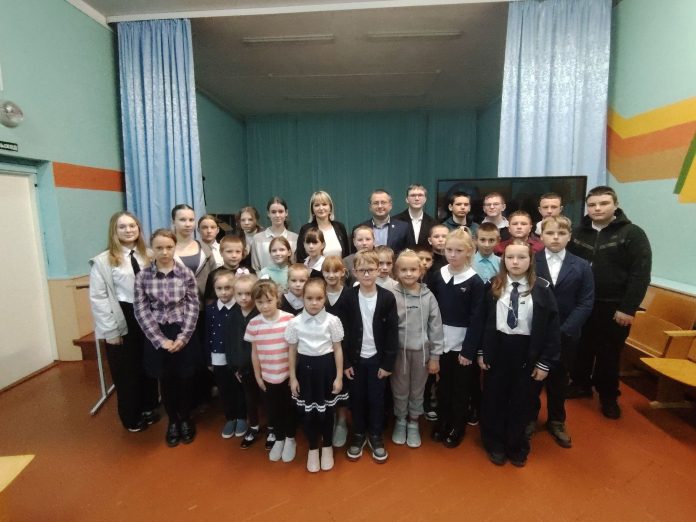 Диалоговая площадка «Профилактика преступлений и административных правонарушений среди несовершеннолетних» состоялась в Муринборской средней школе