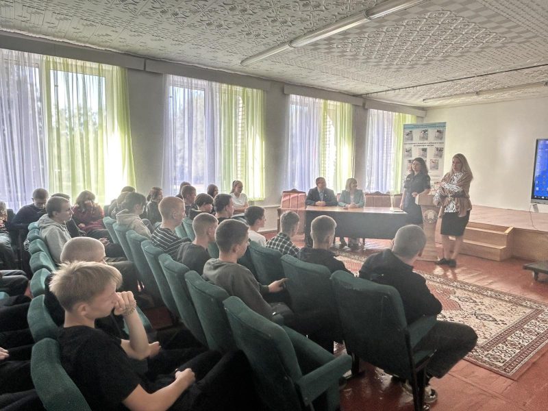 Диалоговая площадка «Молодежь и закон. Борьба с незаконным оборотом наркотических   средств, психотропных веществ и их аналогов» состоялась в Костюковичском колледже