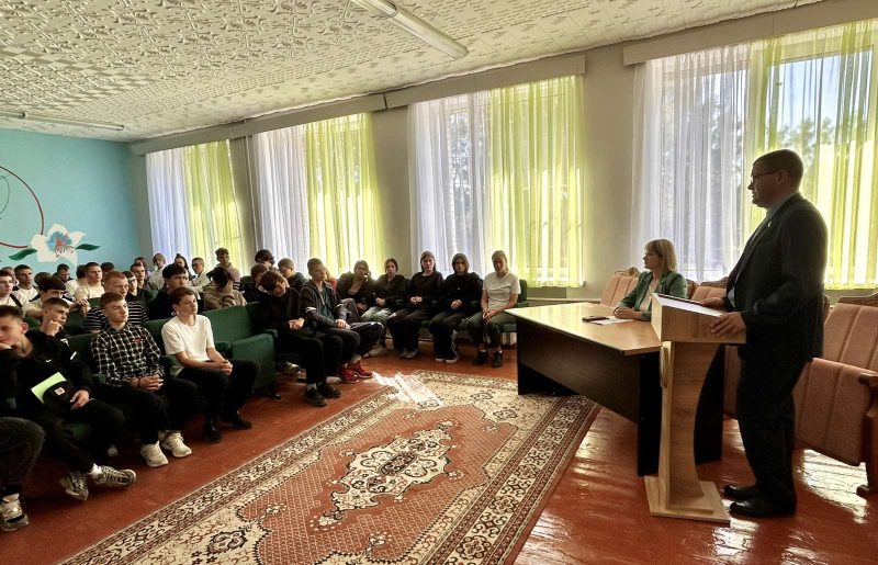 Диалоговая площадка «Молодежь и закон. Борьба с незаконным оборотом наркотических   средств, психотропных веществ и их аналогов» состоялась в Костюковичском колледже