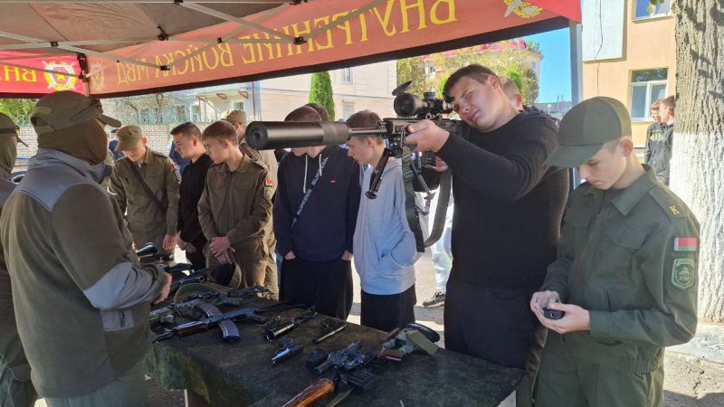 Школьники из Костюковичей окунулись в атмосферу учебного заведения МВД Школьники из Костюковичей окунулись в атмосферу учебного заведения МВД