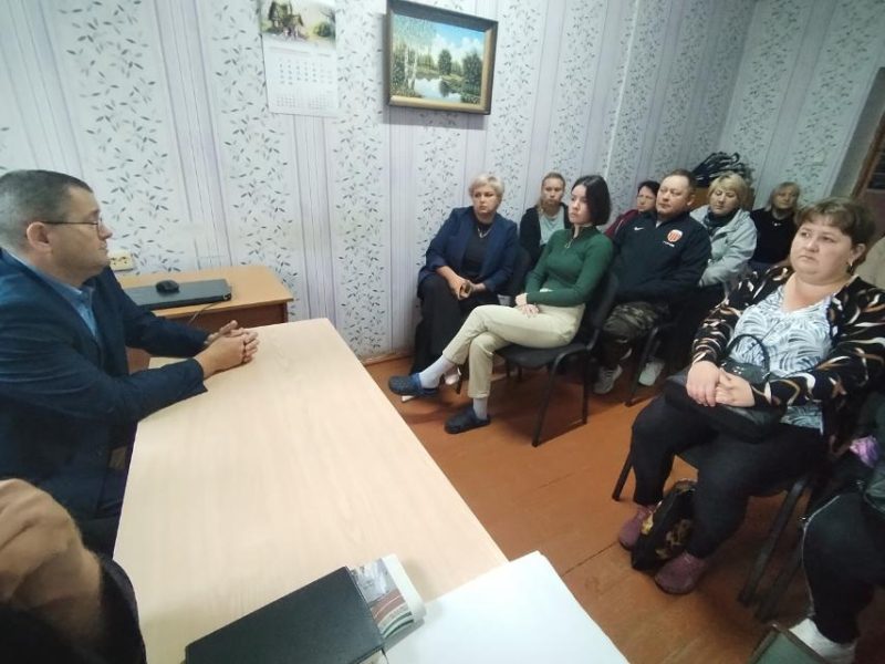 18 сентября с трудовыми коллективами организаций прошла встреча "День народного единства: значение мира и согласия" 18 сентября с трудовыми коллективами организаций прошла встреча "День народного единства: значение мира и согласия"