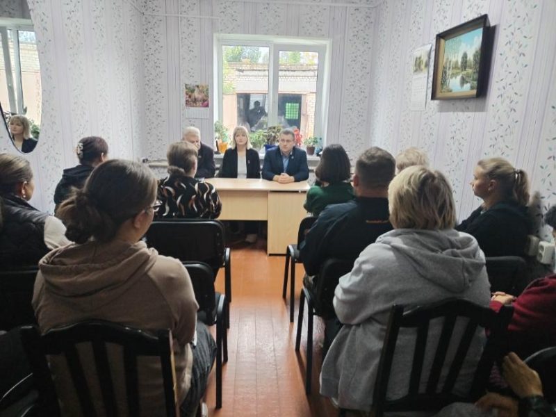 18 сентября с трудовыми коллективами организаций прошла встреча "День народного единства: значение мира и согласия"