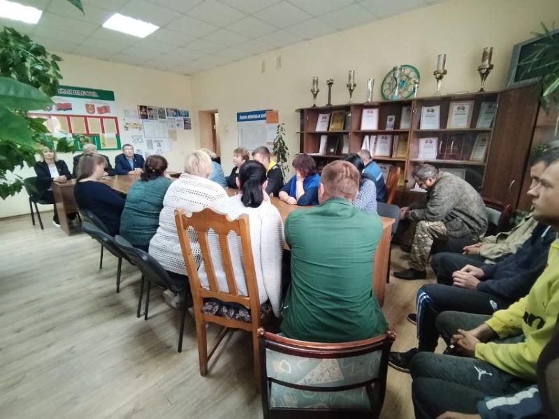 18 сентября с трудовыми коллективами организаций прошла встреча "День народного единства: значение мира и согласия"