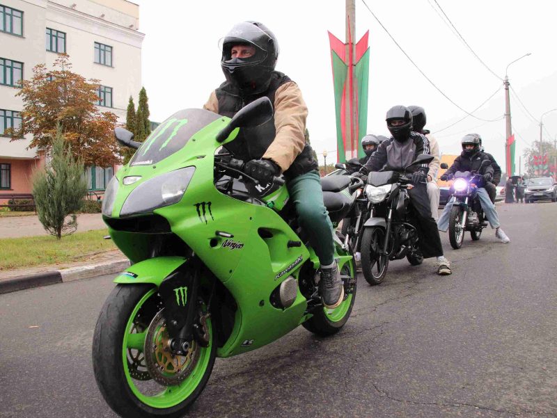 ФОТОФАКТ: Праздничный автопробег прошел в Костюковичском районе