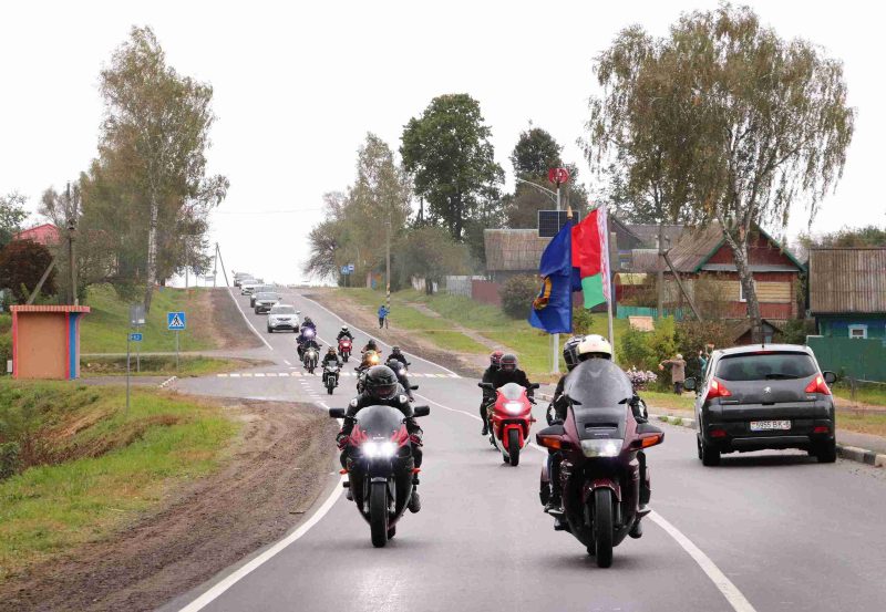 ФОТОФАКТ: Праздничный автопробег прошел в Костюковичском районе