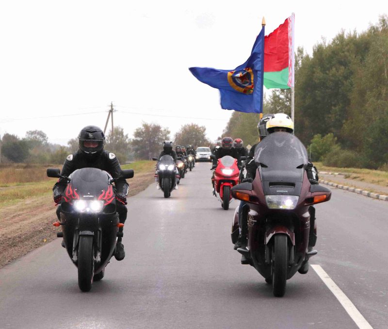 ФОТОФАКТ: Праздничный автопробег прошел в Костюковичском районе