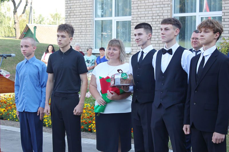 Трогательный День знаний прошел в Костюковичской средней школе №2