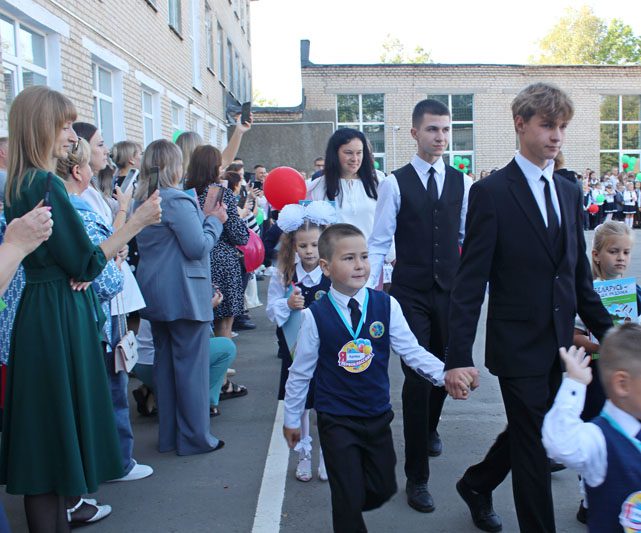 Трогательный День знаний прошел в Костюковичской средней школе №2