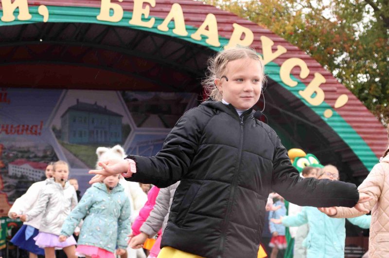 ФОТОФАКТ: Праздничный концерт на площади Амфитеатра