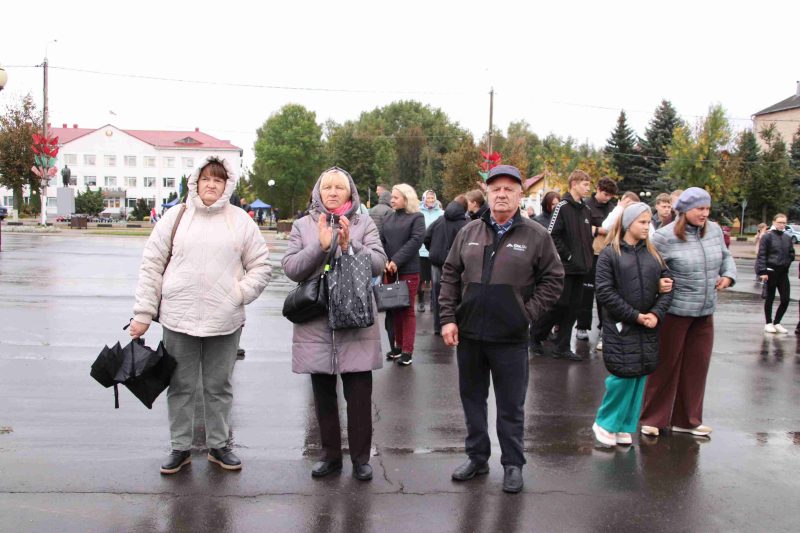 ФОТОФАКТ: Праздничный концерт на площади Амфитеатра