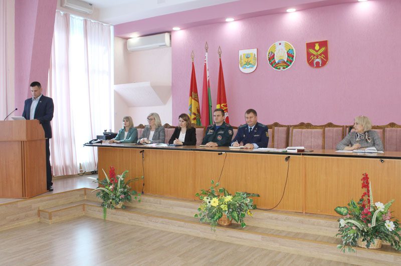 Заседание комиссии по делам несовершеннолетних состоялось в Костюковичском райисполкоме Заседание комиссии по делам несовершеннолетних состоялось в Костюковичском райисполкоме