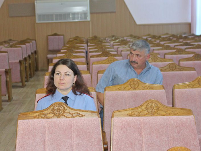 Заседание комиссии по делам несовершеннолетних состоялось в Костюковичском райисполкоме Заседание комиссии по делам несовершеннолетних состоялось в Костюковичском райисполкоме