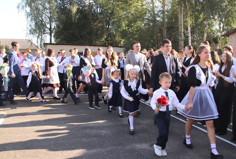 ФОТОФАКТ: Как отметили День знаний в Костюковичской средней школе №1