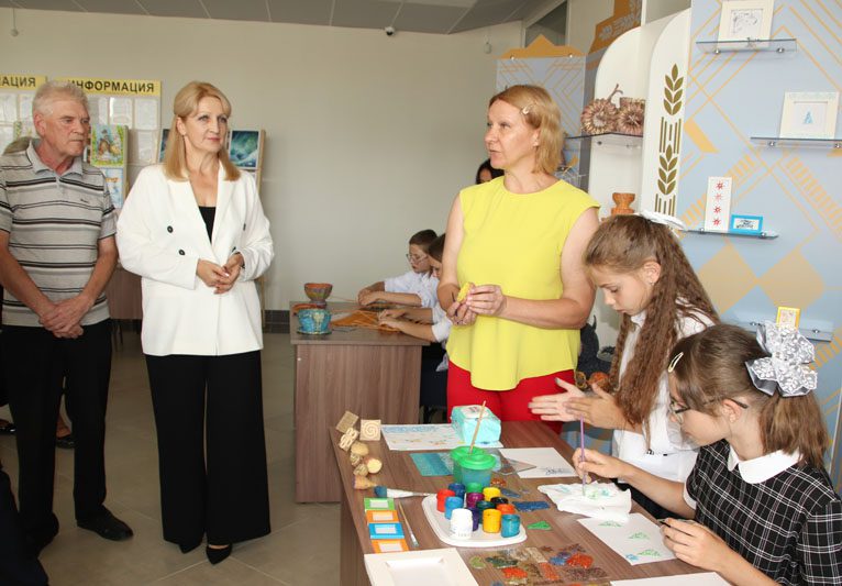 Костюковичская школа изобразительных искусств отметила свое 20-летие