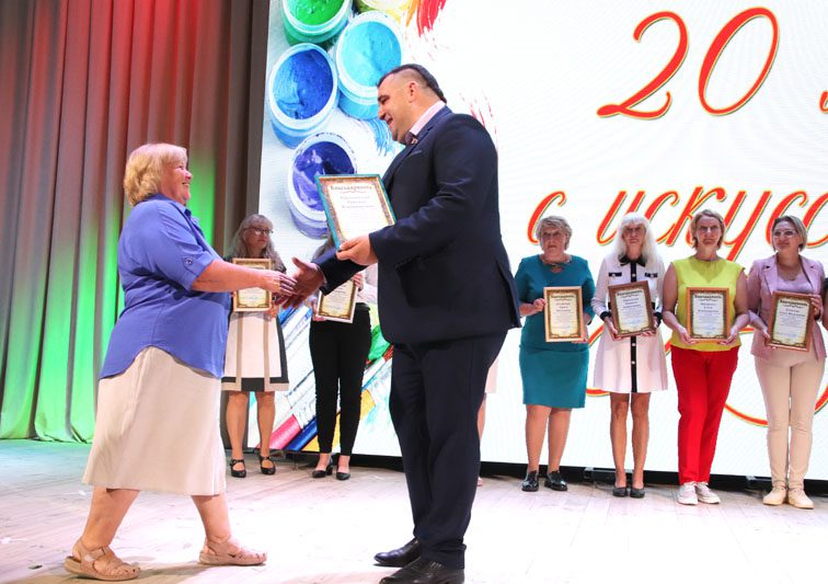 Костюковичская школа изобразительных искусств отметила свое 20-летие