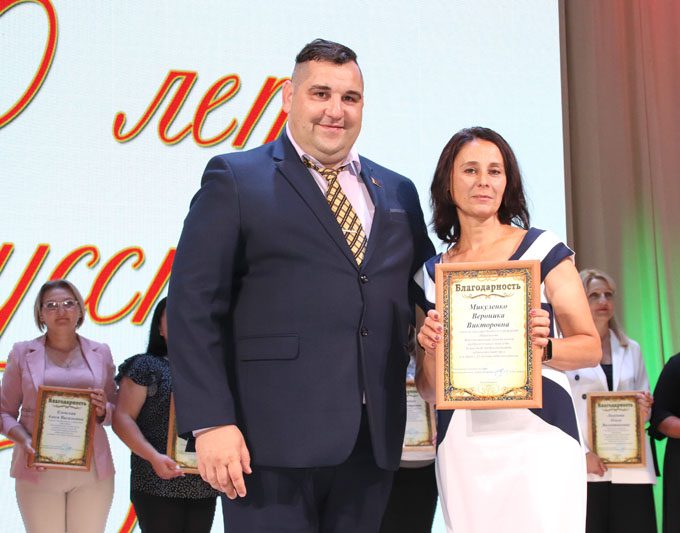 Костюковичская школа изобразительных искусств отметила свое 20-летие