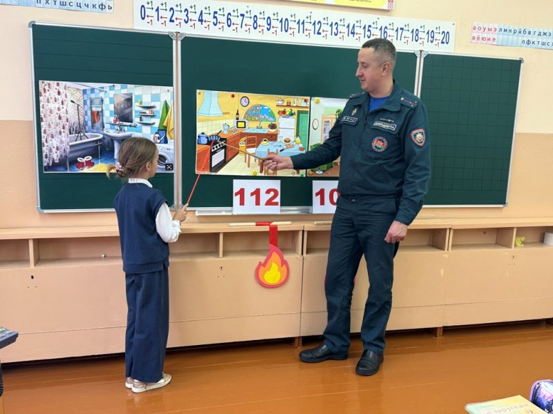 Дети играют- правила изучают! Сотрудники МЧС посетили сельские школы района