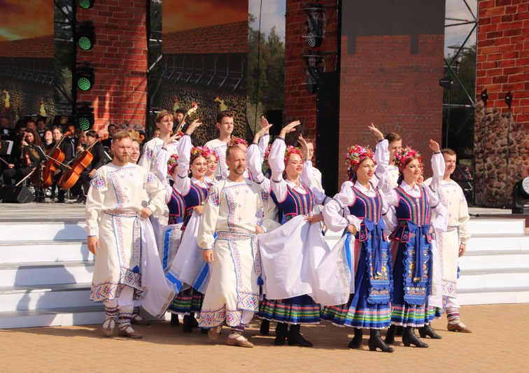 ФОТАФАКТ: Дэлегацыю з Касцюковіцкага раёну віталі на XXXII Дні беларускага пісьменства ў Лідзе ФОТАФАКТ: Дэлегацыю з Касцюковіцкага раёну віталі на XXXII Дні беларускага пісьменства ў Лідзе