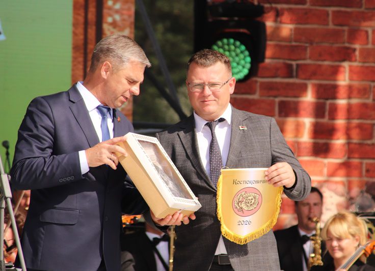 ФОТАФАКТ: Дэлегацыю з Касцюковіцкага раёну віталі на XXXII Дні беларускага пісьменства ў Лідзе ФОТАФАКТ: Дэлегацыю з Касцюковіцкага раёну віталі на XXXII Дні беларускага пісьменства ў Лідзе