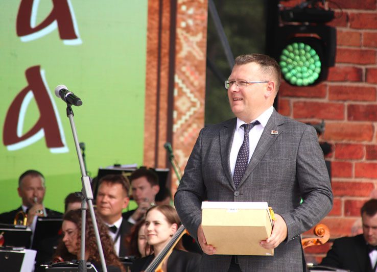 ФОТАФАКТ: Дэлегацыю з Касцюковіцкага раёну віталі на XXXII Дні беларускага пісьменства ў Лідзе ФОТАФАКТ: Дэлегацыю з Касцюковіцкага раёну віталі на XXXII Дні беларускага пісьменства ў Лідзе