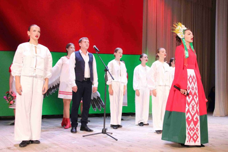 ФОТОФАКТ: В Костюковичах отпраздновали День народного единства