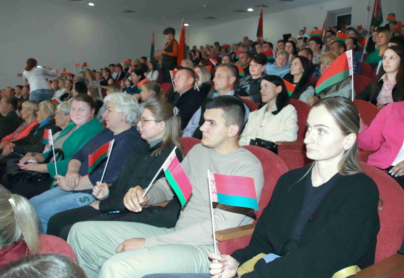 ФОТОФАКТ: В Костюковичах отпраздновали День народного единства