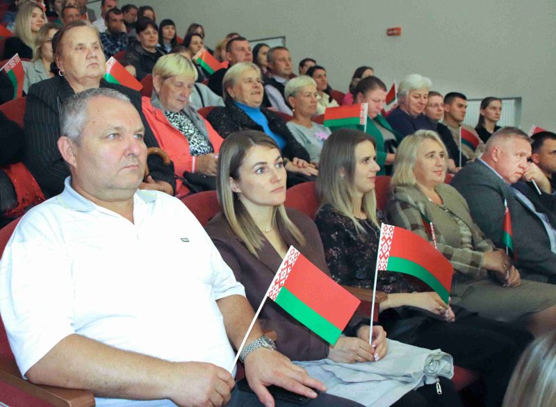 ФОТОФАКТ: В Костюковичах отпраздновали День народного единства