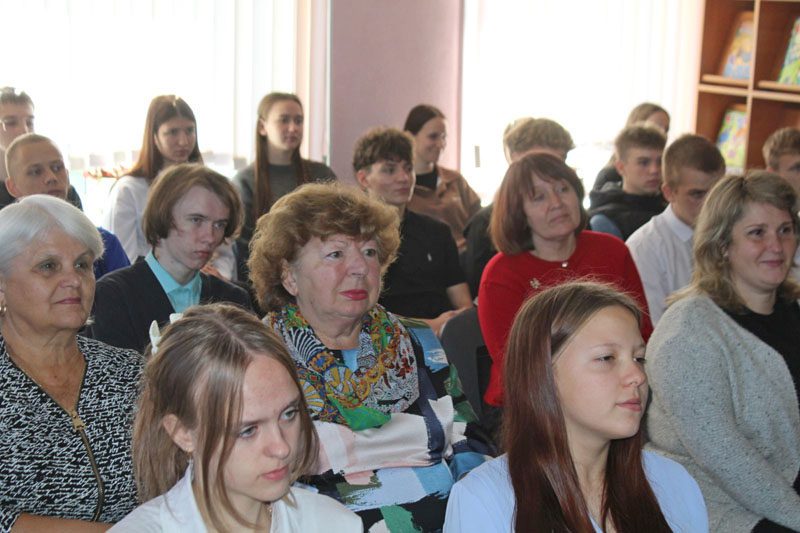 Сустрэча з пісьменнікам Віктарам Патапенка адбылася ў Касцюковіцкай раённай бібліятэцы Сустрэча з пісьменнікам Віктарам Патапенка адбылася ў Касцюковіцкай раённай бібліятэцы