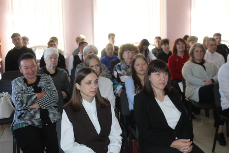 Сустрэча з пісьменнікам Віктарам Патапенка адбылася ў Касцюковіцкай раённай бібліятэцы Сустрэча з пісьменнікам Віктарам Патапенка адбылася ў Касцюковіцкай раённай бібліятэцы