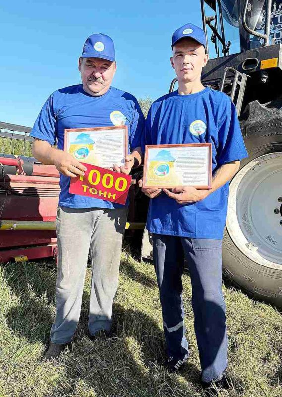 Уборочная в Костюковичском районе завершена – комбайнеры и водители успели пополнить ряды тысячников