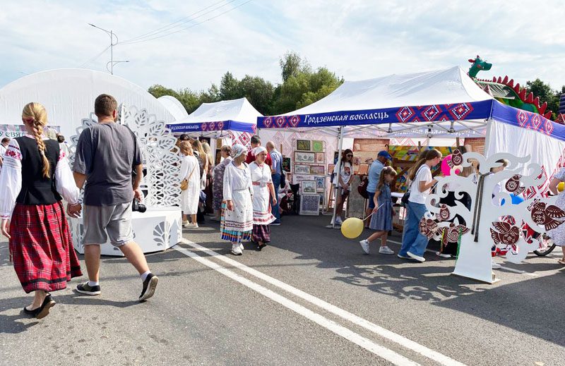 ФОТАФАКТ: Святочная Ліда ў аб'ектыве нашых карэспандэнтаў