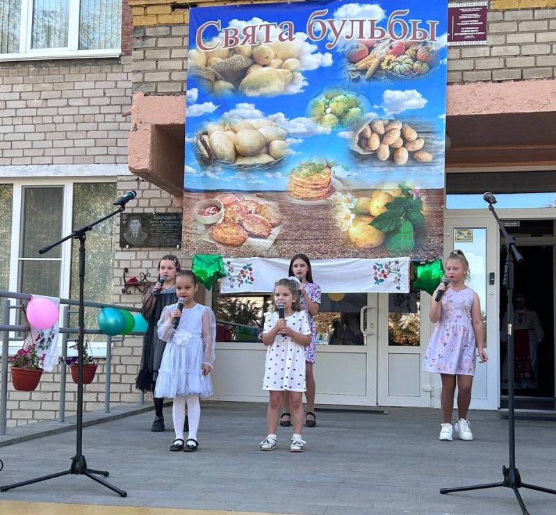 ФОТОФАКТ: Традиционное "Свята бульбы" прошло в деревне Мурин Бор